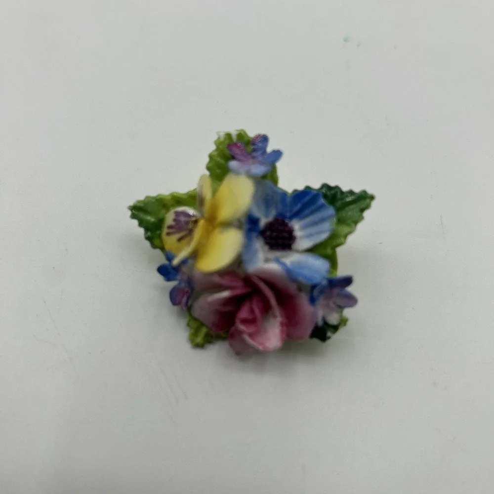 Vintage Crown Staffordshire Fine Bone China Flower‎ Bouquet Brooch (chips)